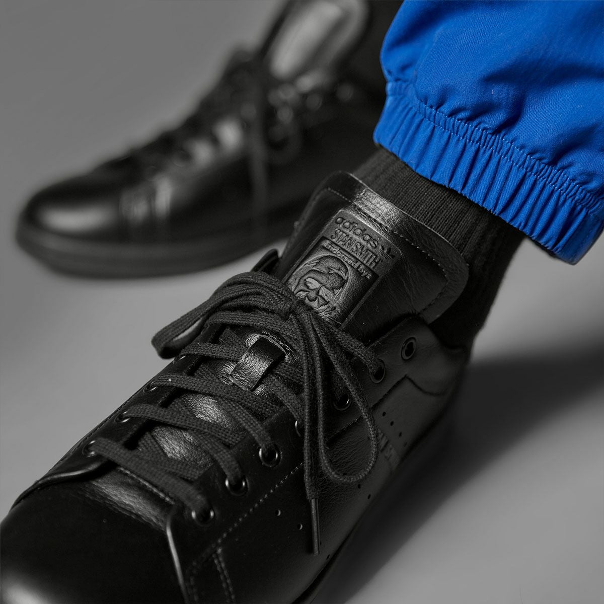 【極美品】adidas スタンスミス プレミアムな鹿革とスウェード仕様の「スタンスミス」＆「ZX 500」登場