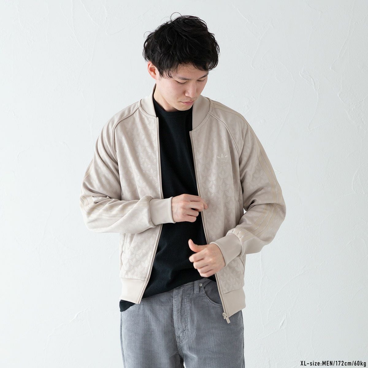 アディダス オリジナルス グラフィック モノグラム SST トラックトップ