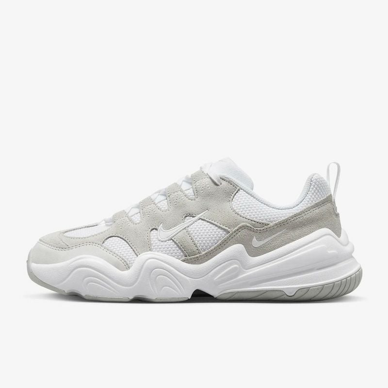 ナイキ テック ヘラ スニーカー NIKE DR9761-100 レディースシューズ