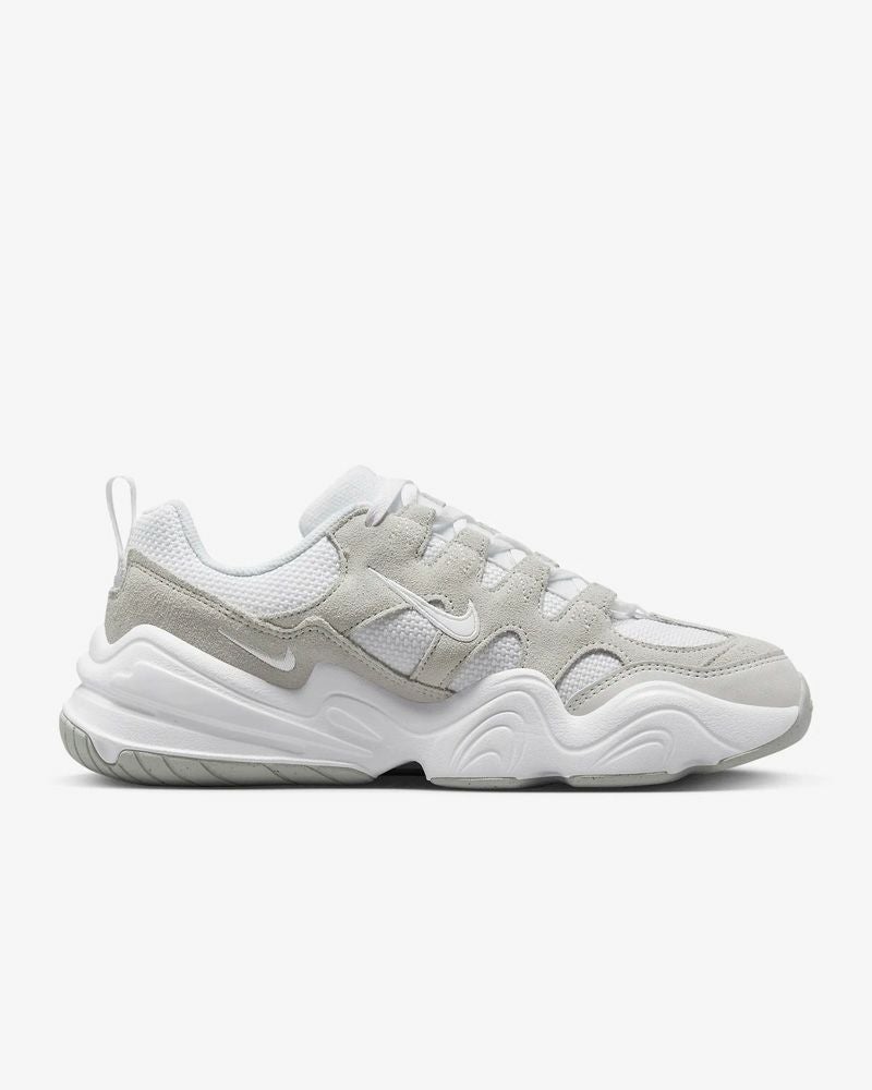 ナイキ テック ヘラ スニーカー NIKE DR9761-100 レディースシューズ