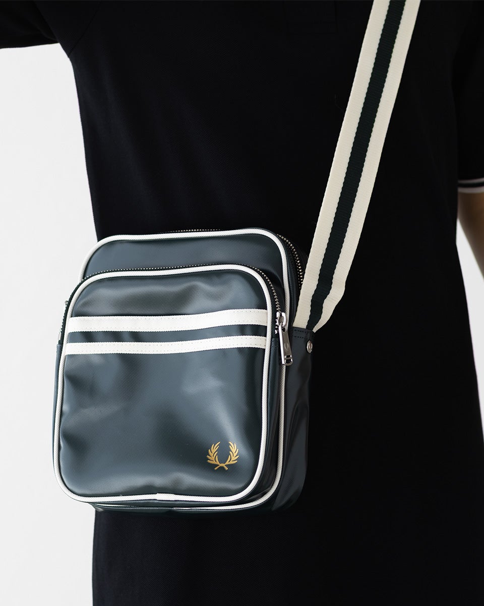 フレッドペリー　クラシックサイドバッグ FRED PERRY（フレッドペリー） ショルダーバッグ Classic Side Bag