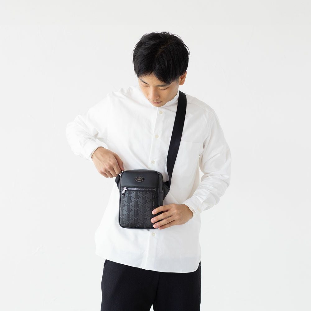 【極美品】LACOSTE ラコステ ショルダーバッグ ボディバッグ モノグラム ラコステ モノグラム ショルダーバッグ LACOSTE NH4486MR メンズ