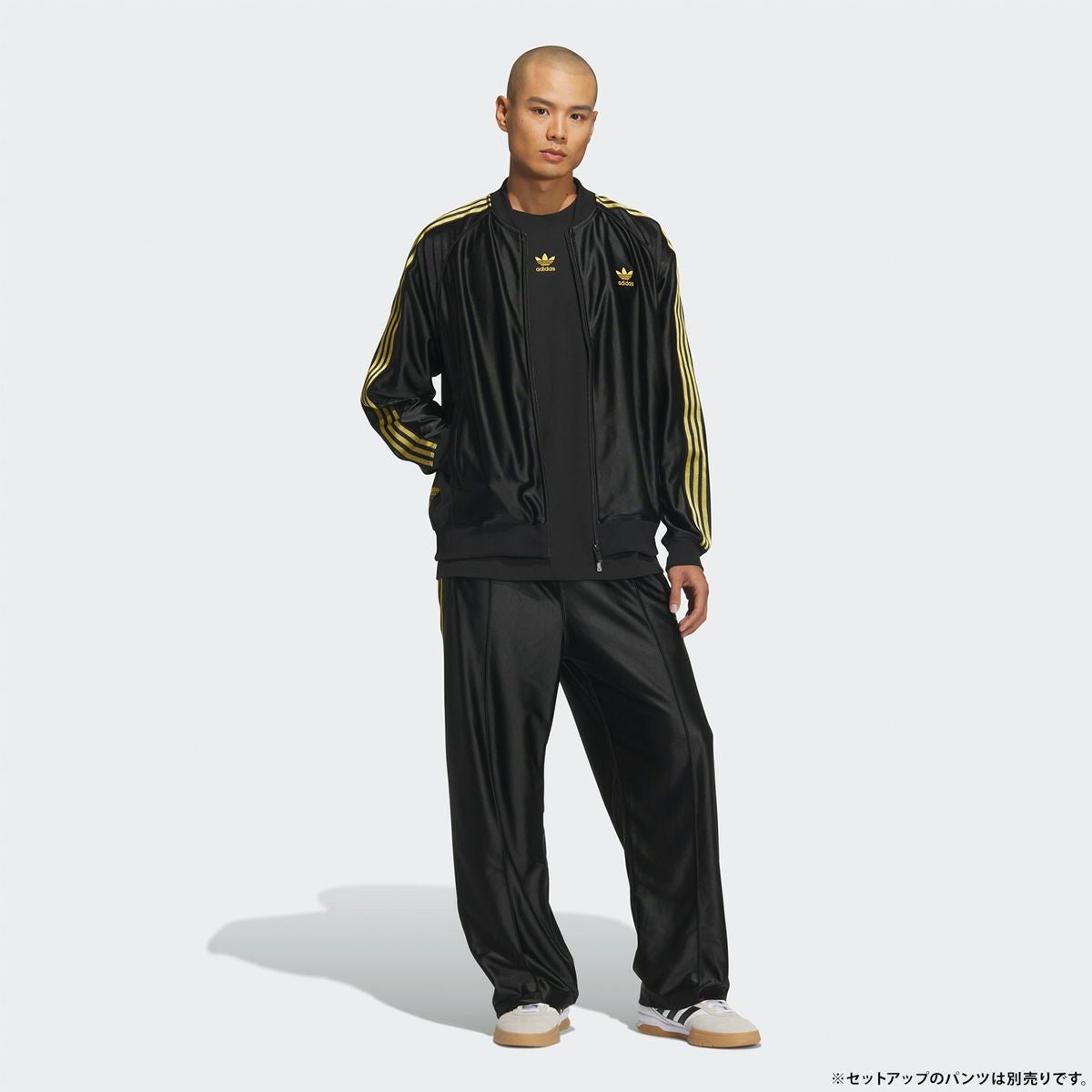 ◎極美品 アディダス 人気の黒×金 ジャージ上下セット L スポーツカジュアル アディダス 光沢 ジャージ 黒×金 上下組 スーパースター パック