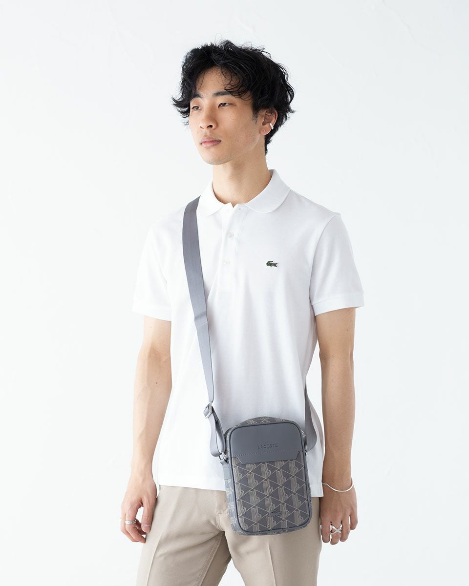 LACOSTEラコステ ショルダーバッグ モノグラム バーティカル　美品 ラコステ ザ ブレンド モノグラム バーティカル ショルダーバッグ