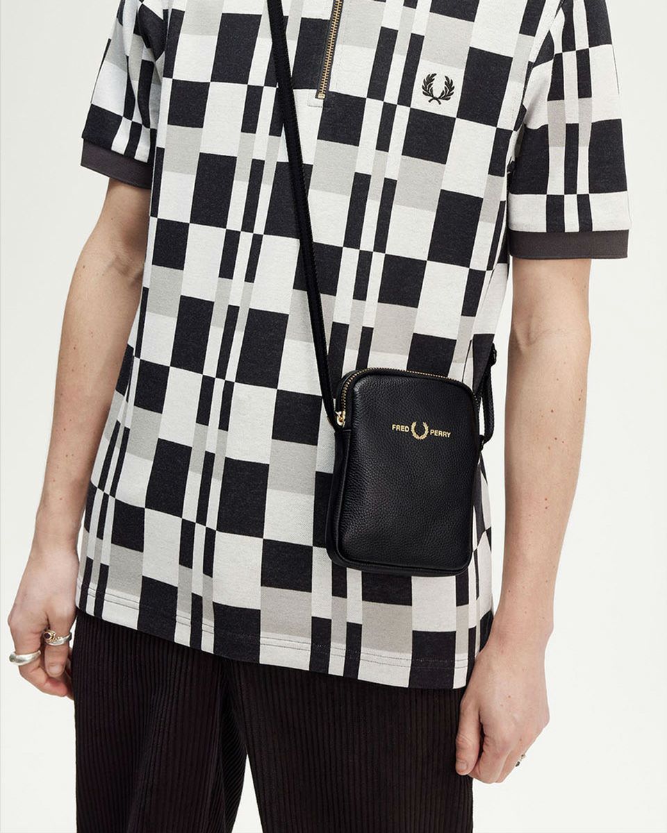 フレッドペリー FRED PERRY タンブル レザー サイドバッグ L8289