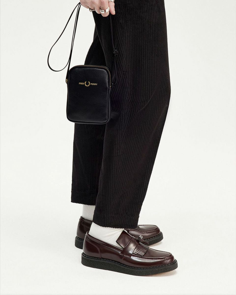 ホコリん❣FRED PERRY❦黒 バックプリーツジャケット 8 FRED PERRY（フレッドペリー） スコッチグレイン レザー サイド バッグ