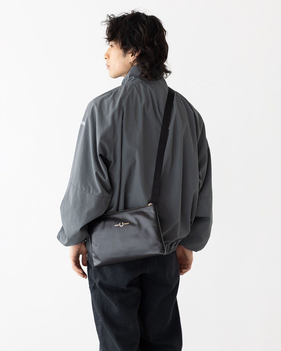 フレッドペリー FRED PERRY スムースレザー サコッシュ L2801 メンズ