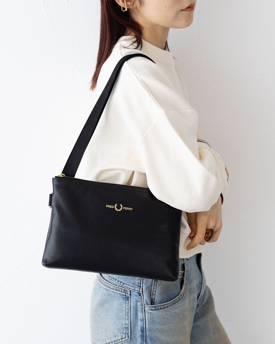 フレッドペリー FRED PERRY スムースレザー サコッシュ L2801 メンズ